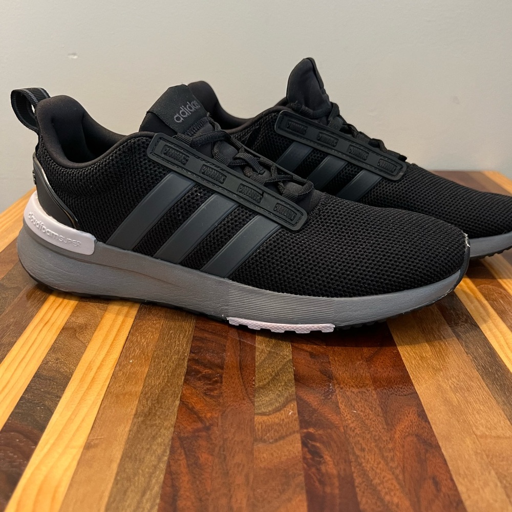 Women’s Adidas Sneaker